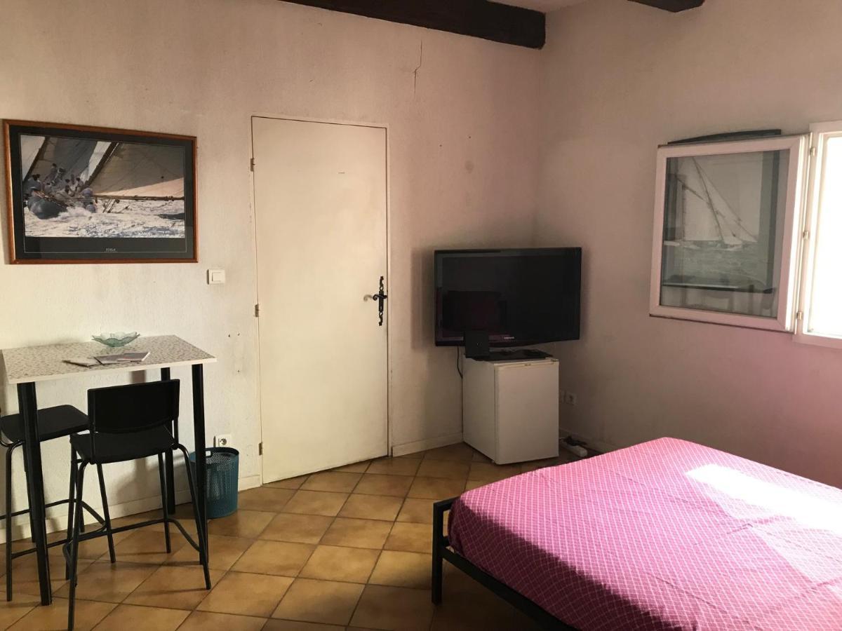 Chambre Climatisee Avec Sdb Privee Dans Une Villa Avec Piscine Ouverte D'Avril A Mi Octobre Marseilles Exterior foto